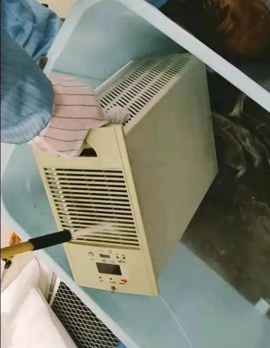 科技守护电网 通信设备带电水冲洗技术成功首试，为运维服务注入新动能